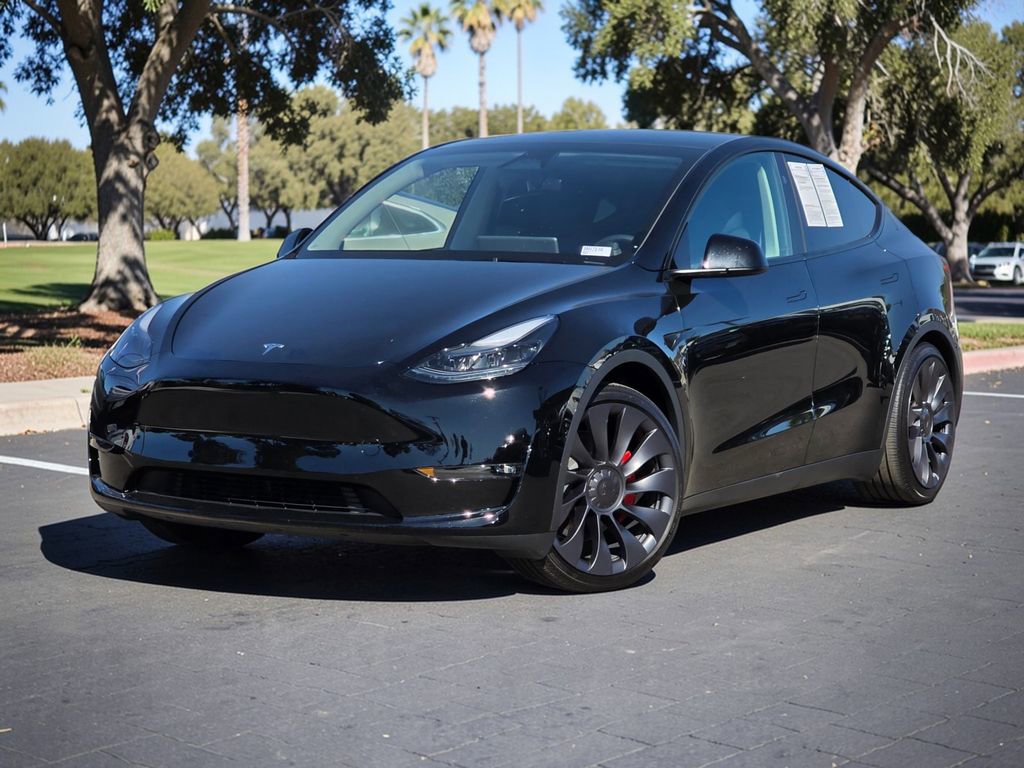 Used 2025 Tesla Model Y Performance image 2