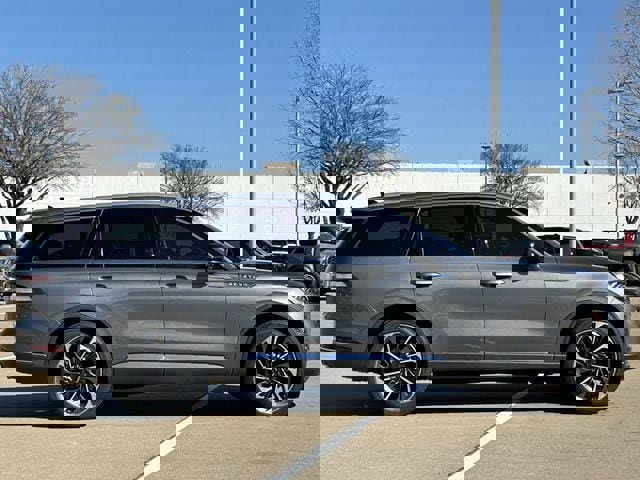 Used 2023 Lincoln Aviator Reserve w/ Equipment Group 201A image 3