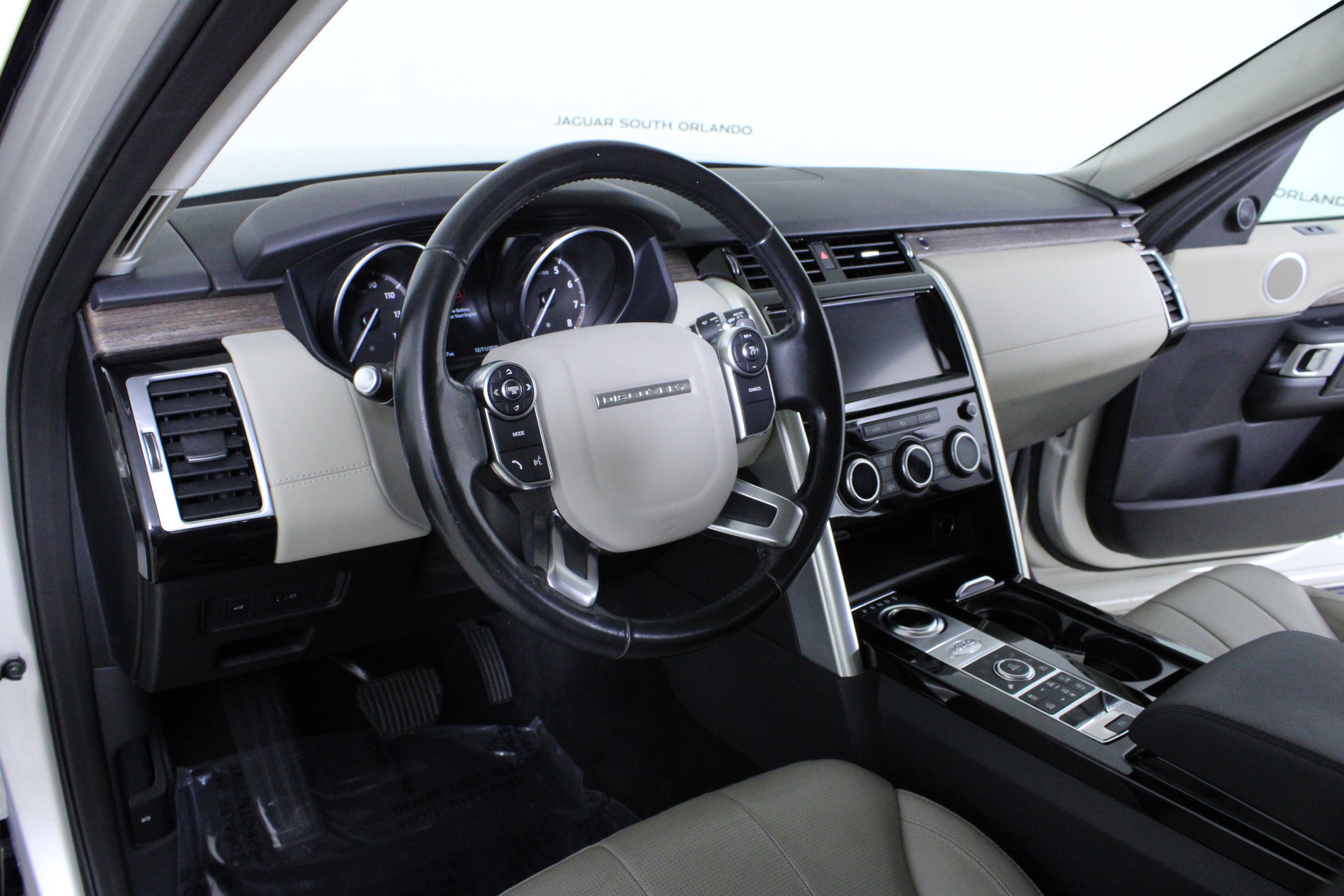 Used 2017 Land Rover Discovery HSE image 20