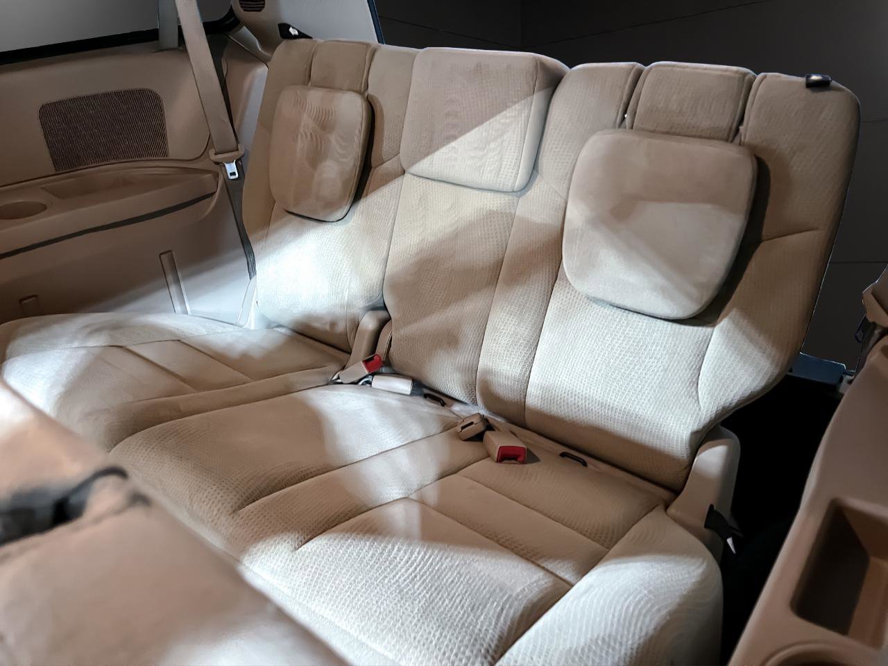 Used 2016 Dodge Grand Caravan SXT image 24