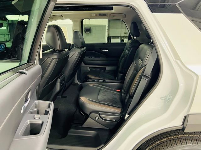 New 2026 Nissan Pathfinder Platinum image 24
