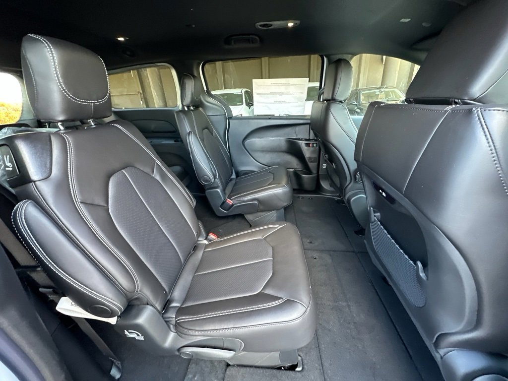 New 2026 Chrysler Pacifica Select image 25