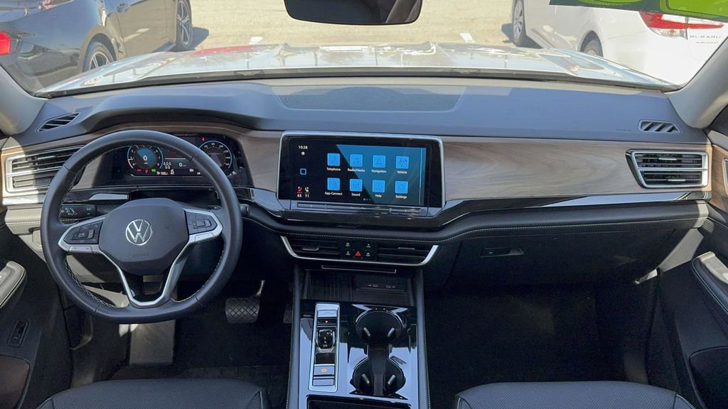 Used 2025 Volkswagen Atlas SE AWD/4WD image 34