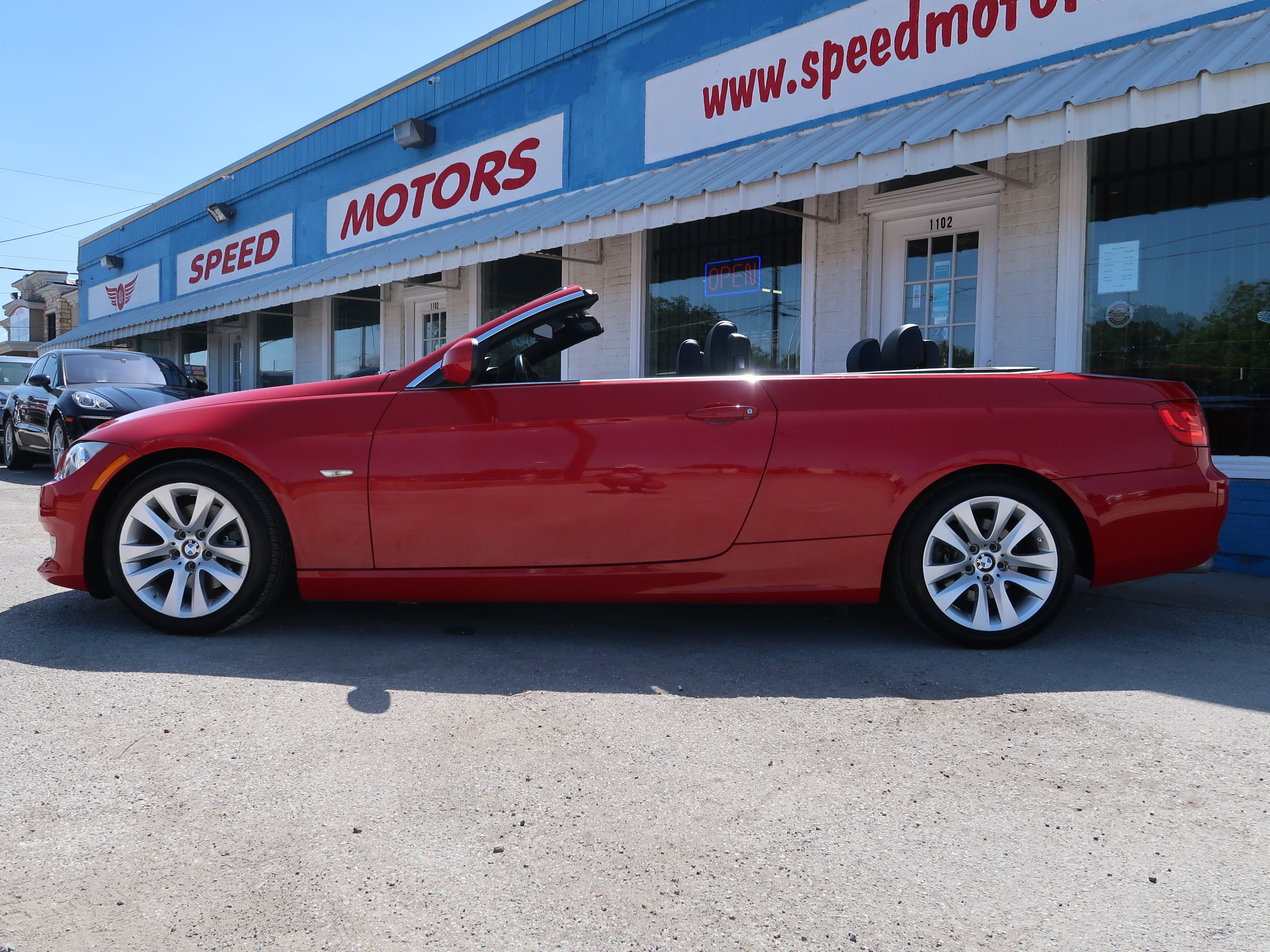 Used 2012 BMW 328i Convertible RWD image 3