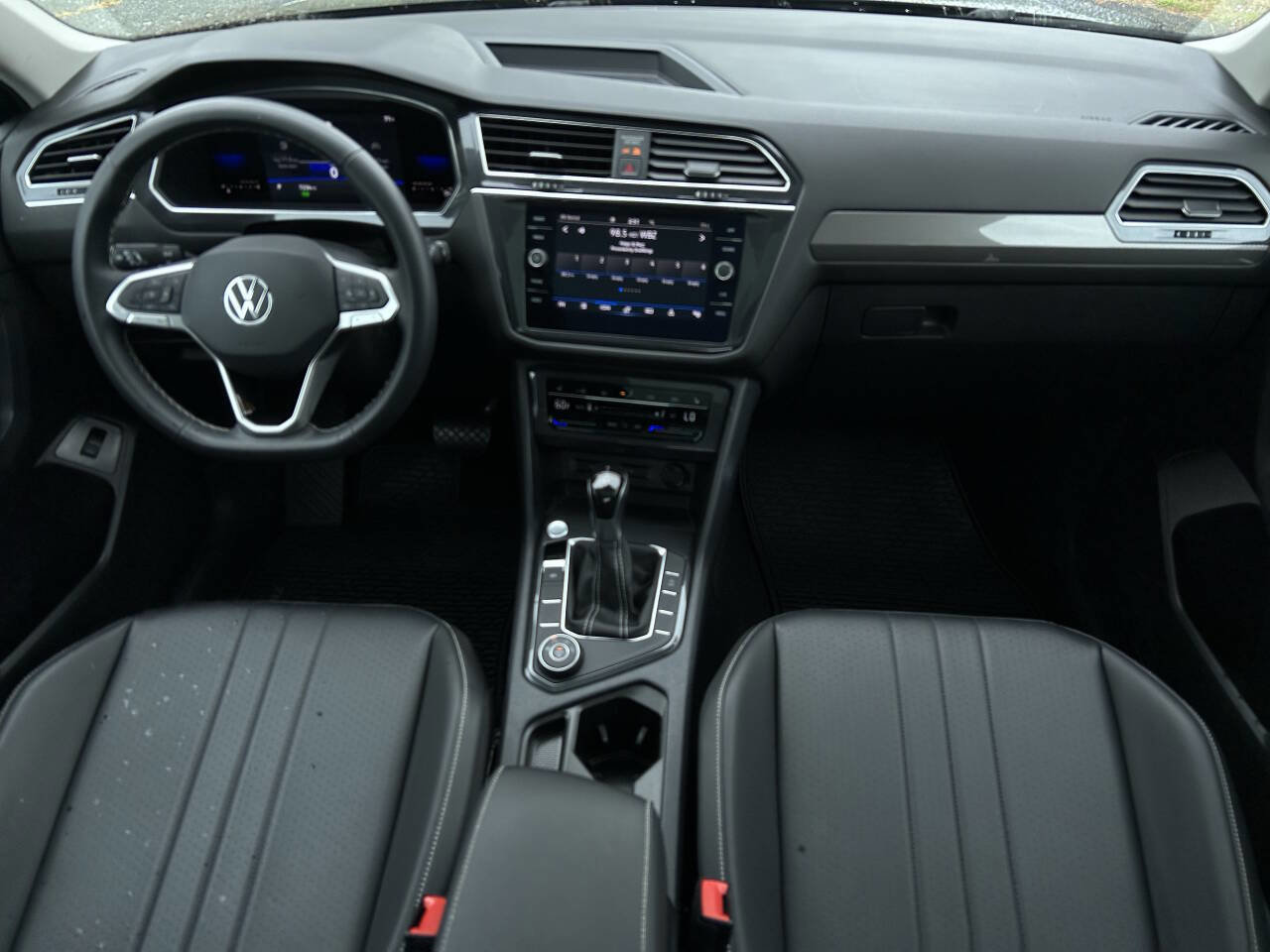 Used 2022 Volkswagen Tiguan SE image 11