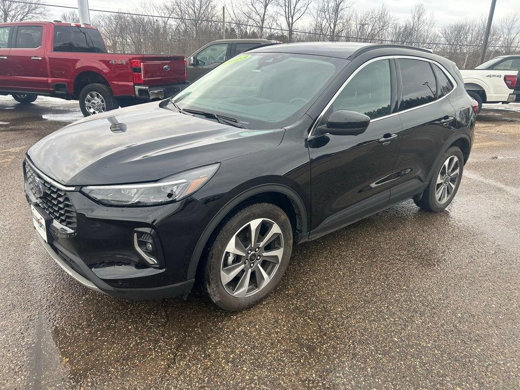 Used 2023 Ford Escape Platinum image 3