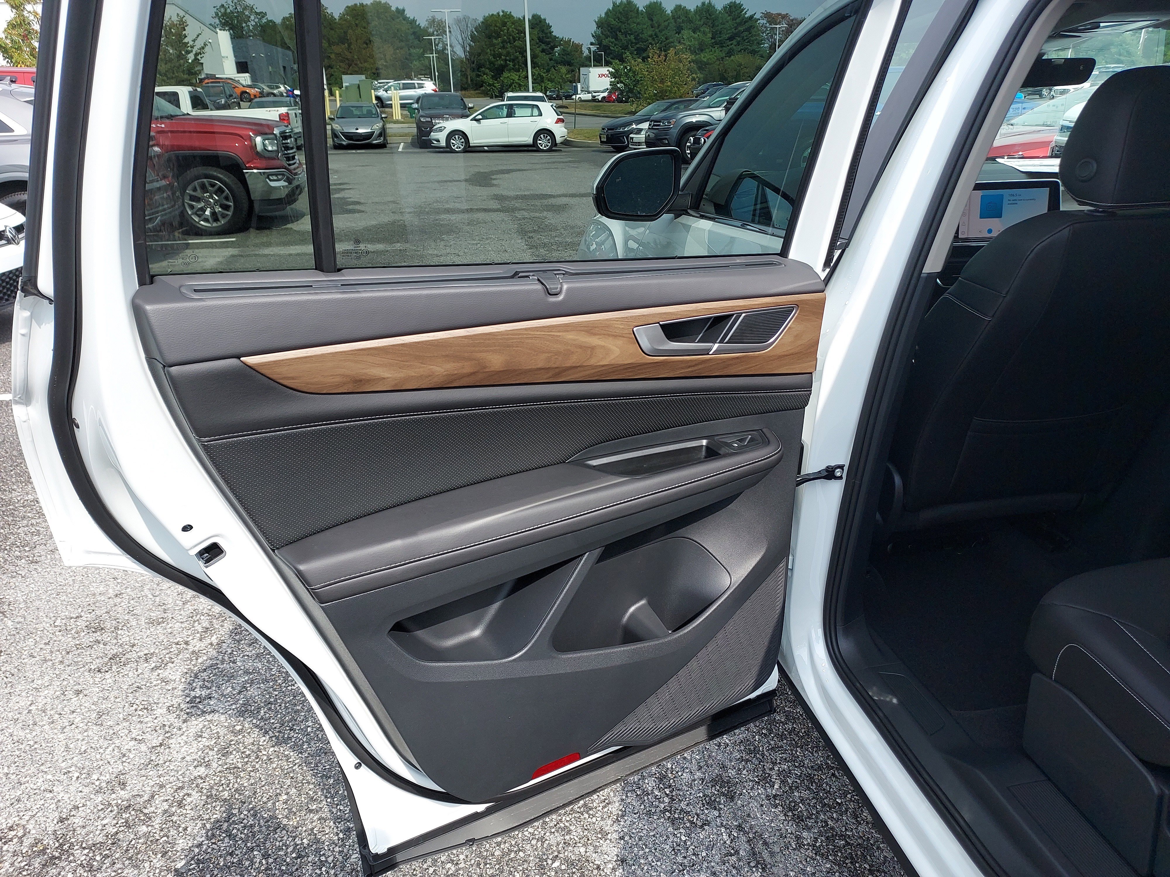 New 2026 Volkswagen Atlas SE image 15