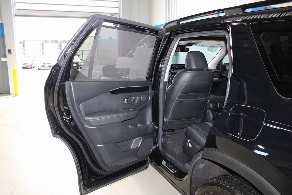 Used 2025 Honda Pilot Touring image 17