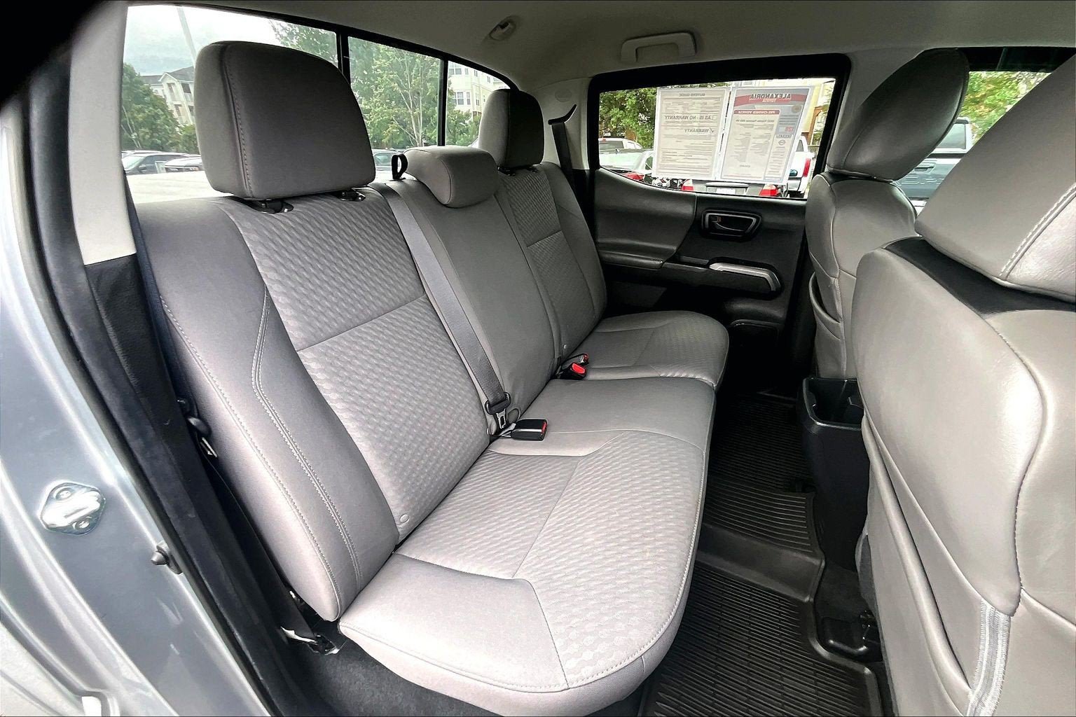 Used 2022 Toyota Tacoma SR5 AWD/4WD image 25