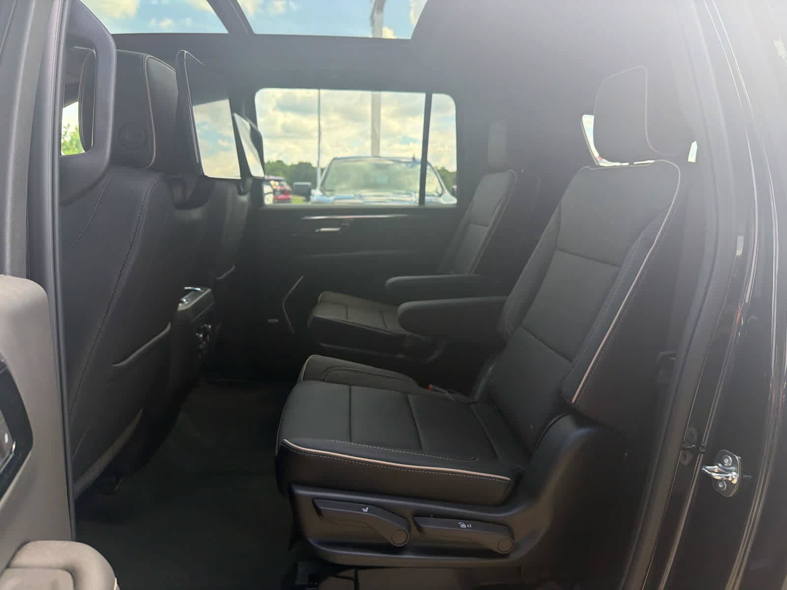 New 2026 Chevrolet Suburban Premier AWD/4WD image 23