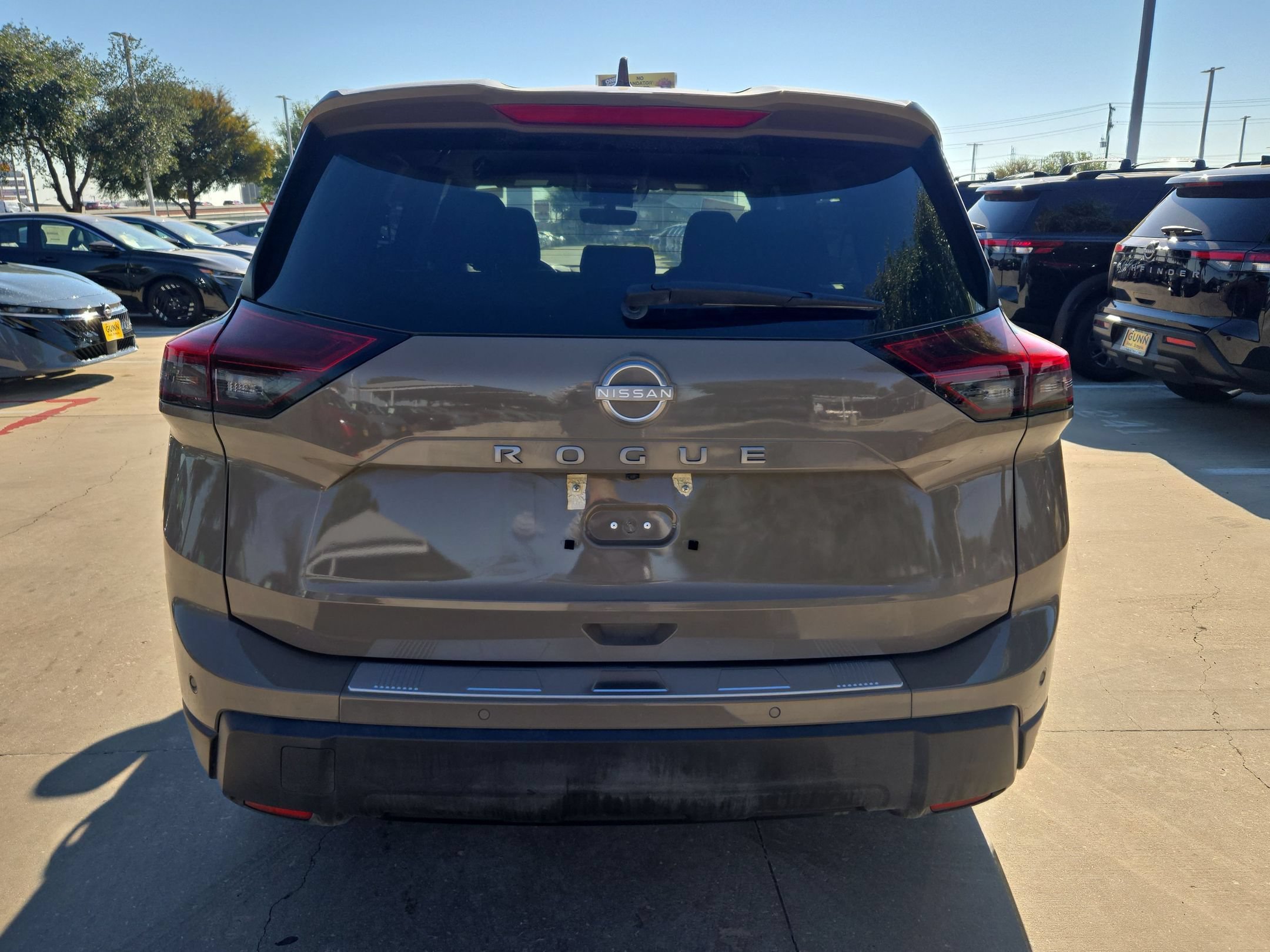 Certified 2025 Nissan Rogue SV FWD image 4