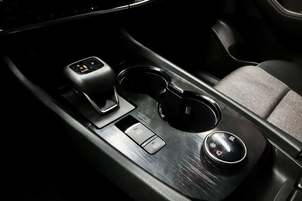 Certified 2024 Nissan Rogue SV image 33