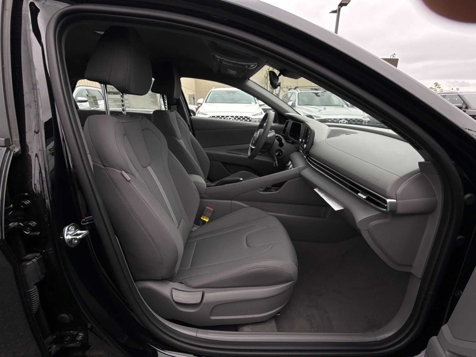 New 2026 Hyundai Elantra SE FWD image 25