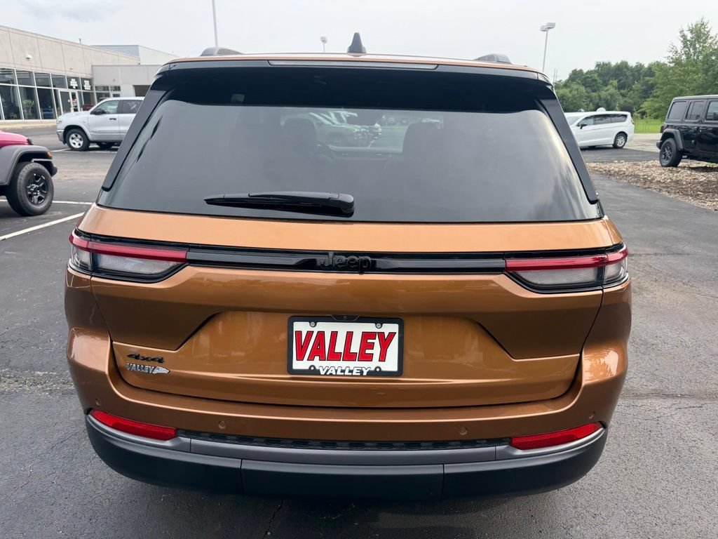 New 2026 Jeep Grand Cherokee Limited w/ Limited Altitude Package AWD/4WD image 5