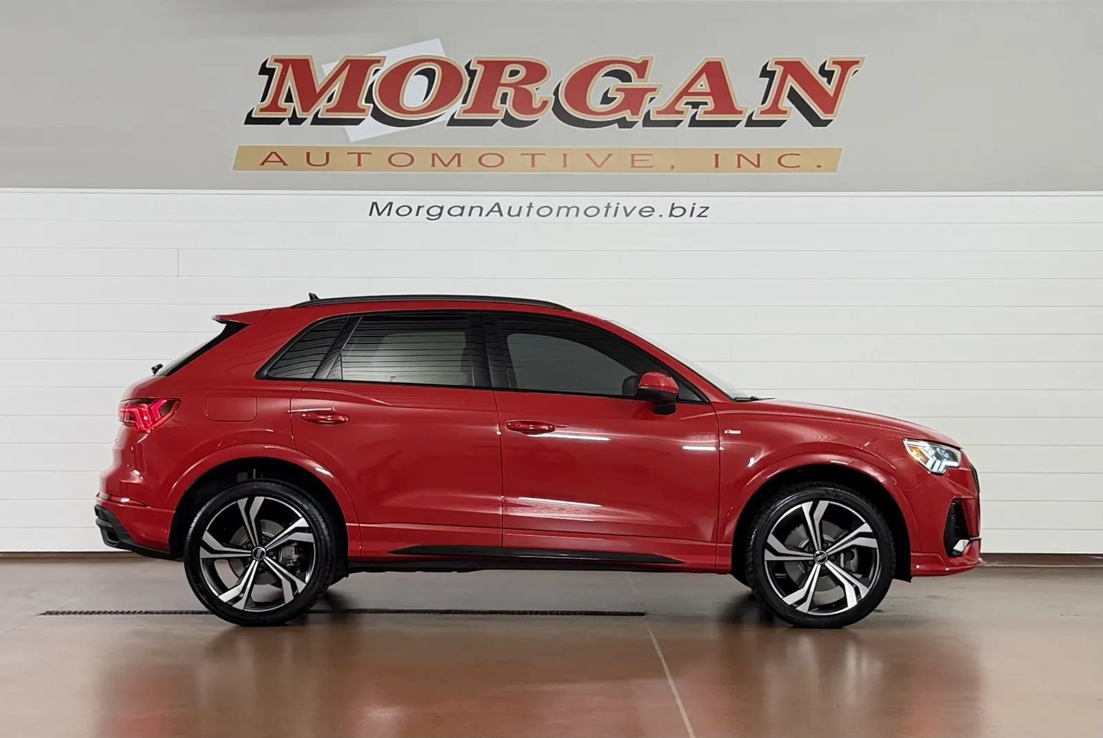 Used 2024 Audi Q3 2.0T Premium Plus w/ Premium Plus Package AWD/4WD image 2