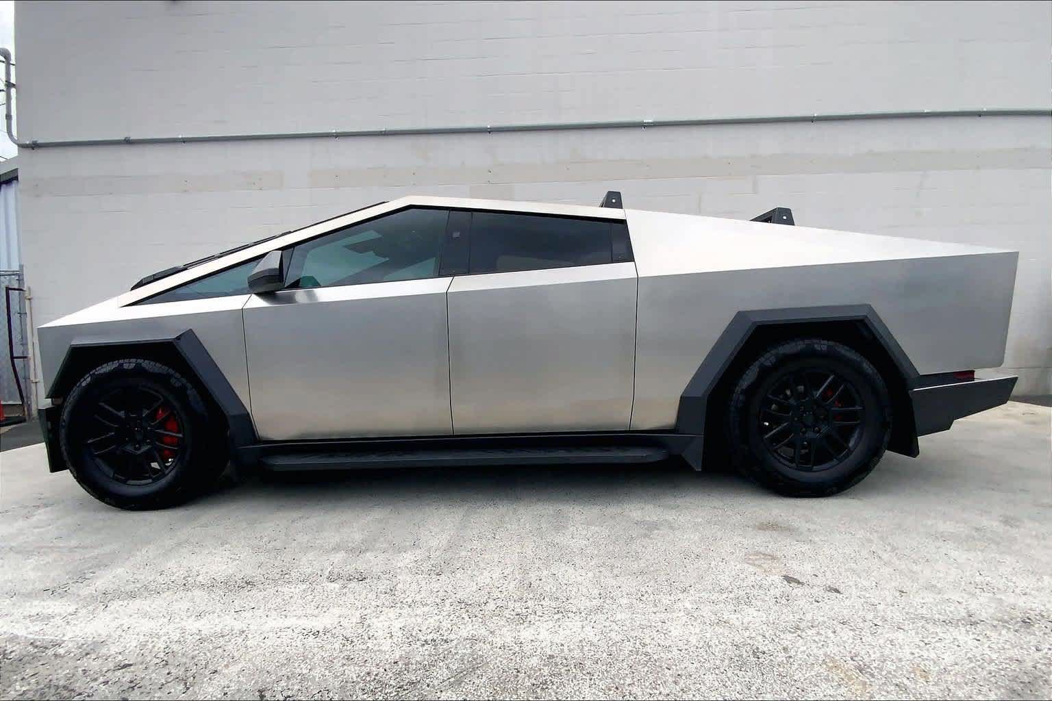 Used 2024 Tesla Cybertruck AWD Crew Cab image 3