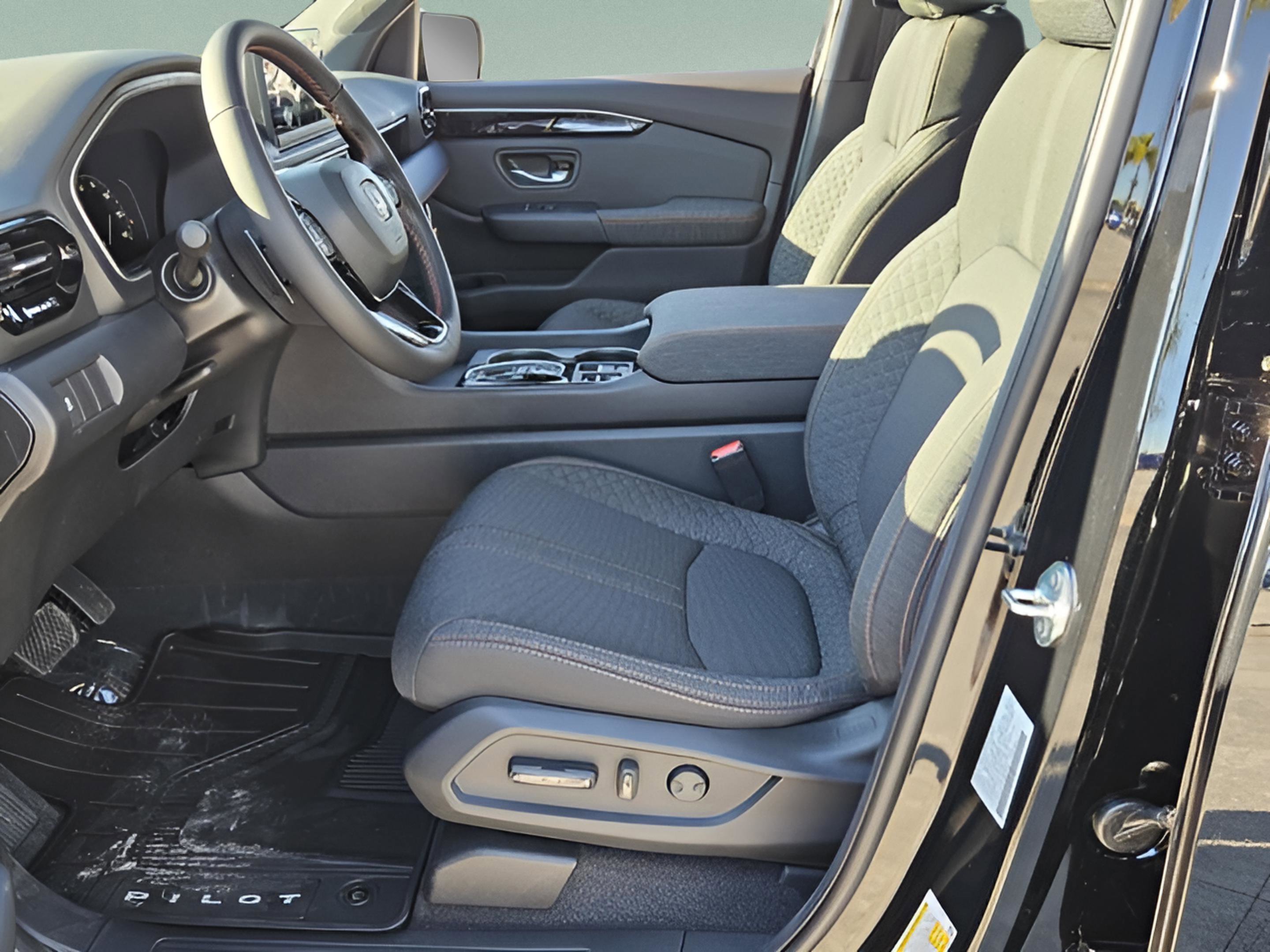 New 2025 Honda Pilot Sport image 9