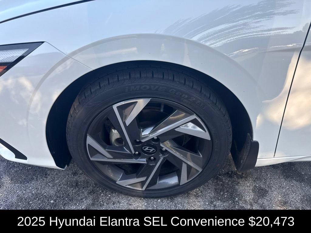 Used 2025 Hyundai Elantra SEL FWD image 9