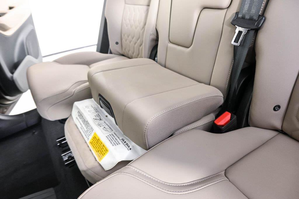 Certified 2025 Volvo XC90 T8 Plus AWD/4WD image 23