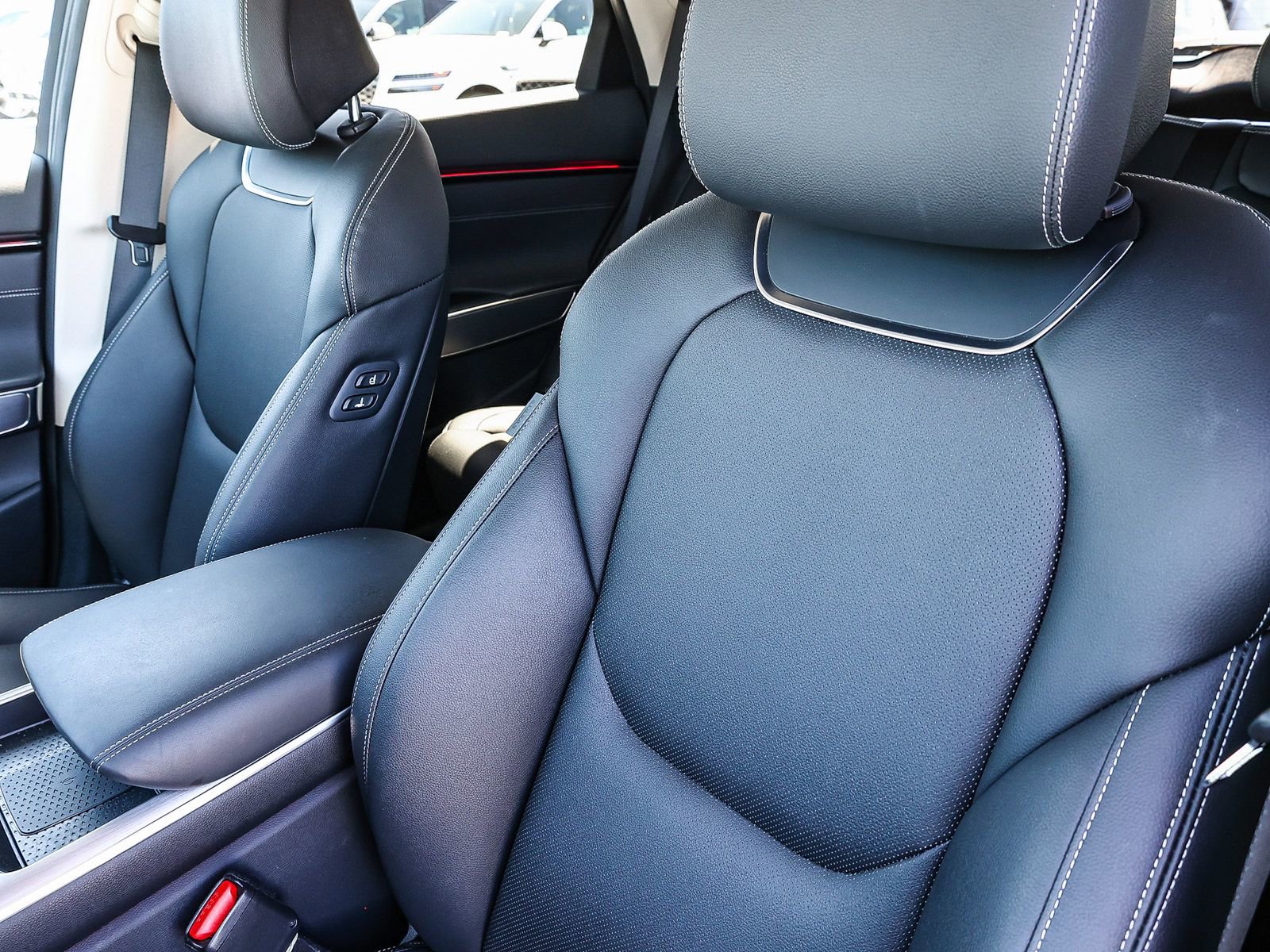 Used 2026 Genesis GV70 2.5T Select image 28