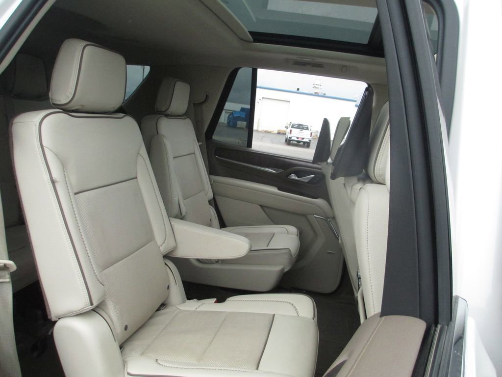 Used 2021 GMC Yukon Denali w/ Denali Premium Package AWD/4WD image 28