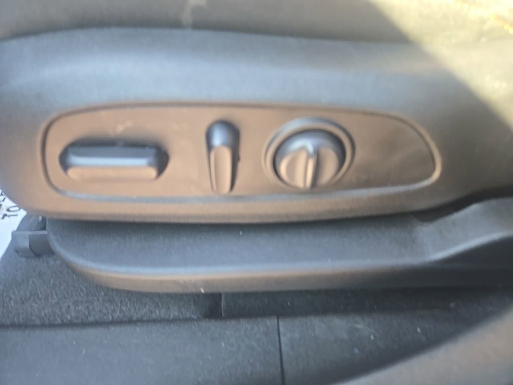 Used 2019 Chevrolet Equinox LT image 9