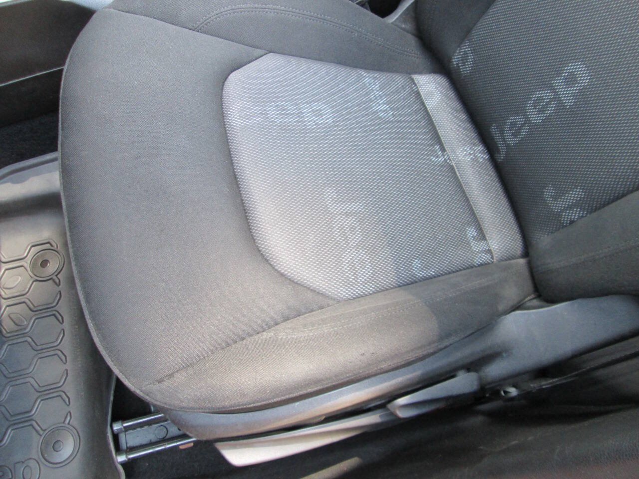 Used 2015 Jeep Renegade Latitude AWD/4WD image 20