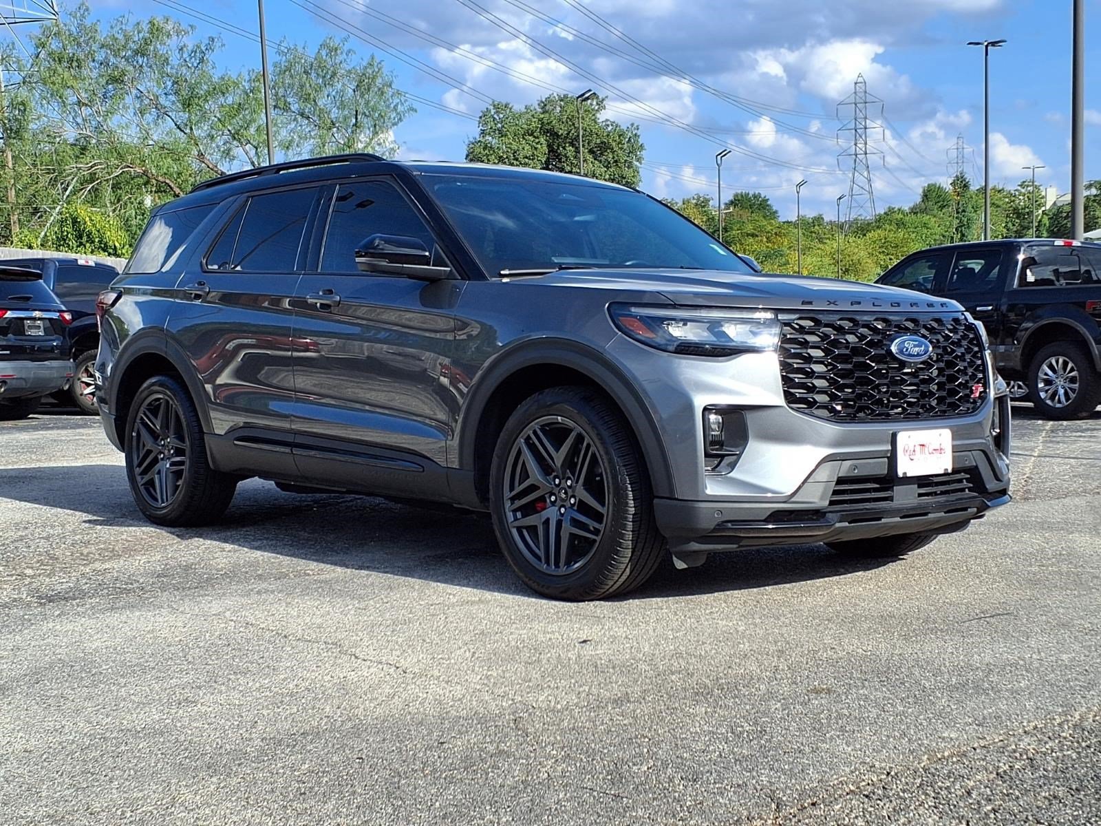 Certified 2025 Ford Explorer ST AWD/4WD image 4
