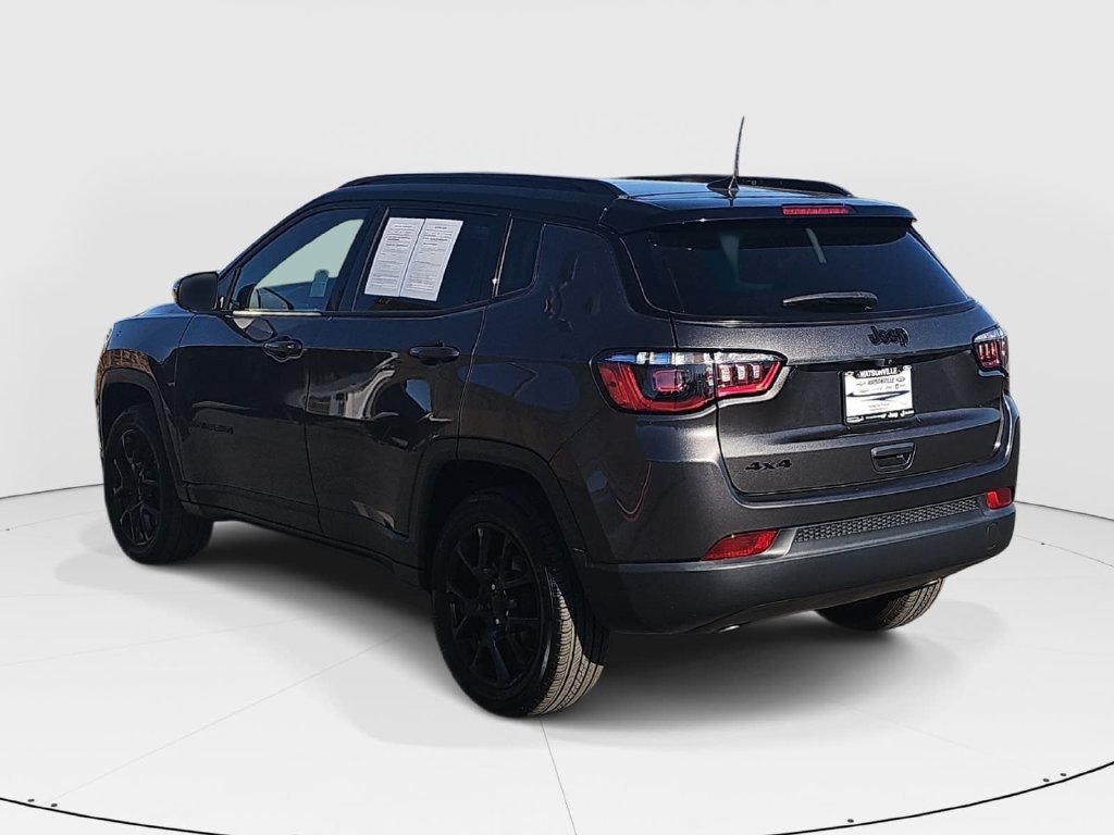 Used 2023 Jeep Compass Latitude w/ Sun and Sound Group AWD/4WD image 5