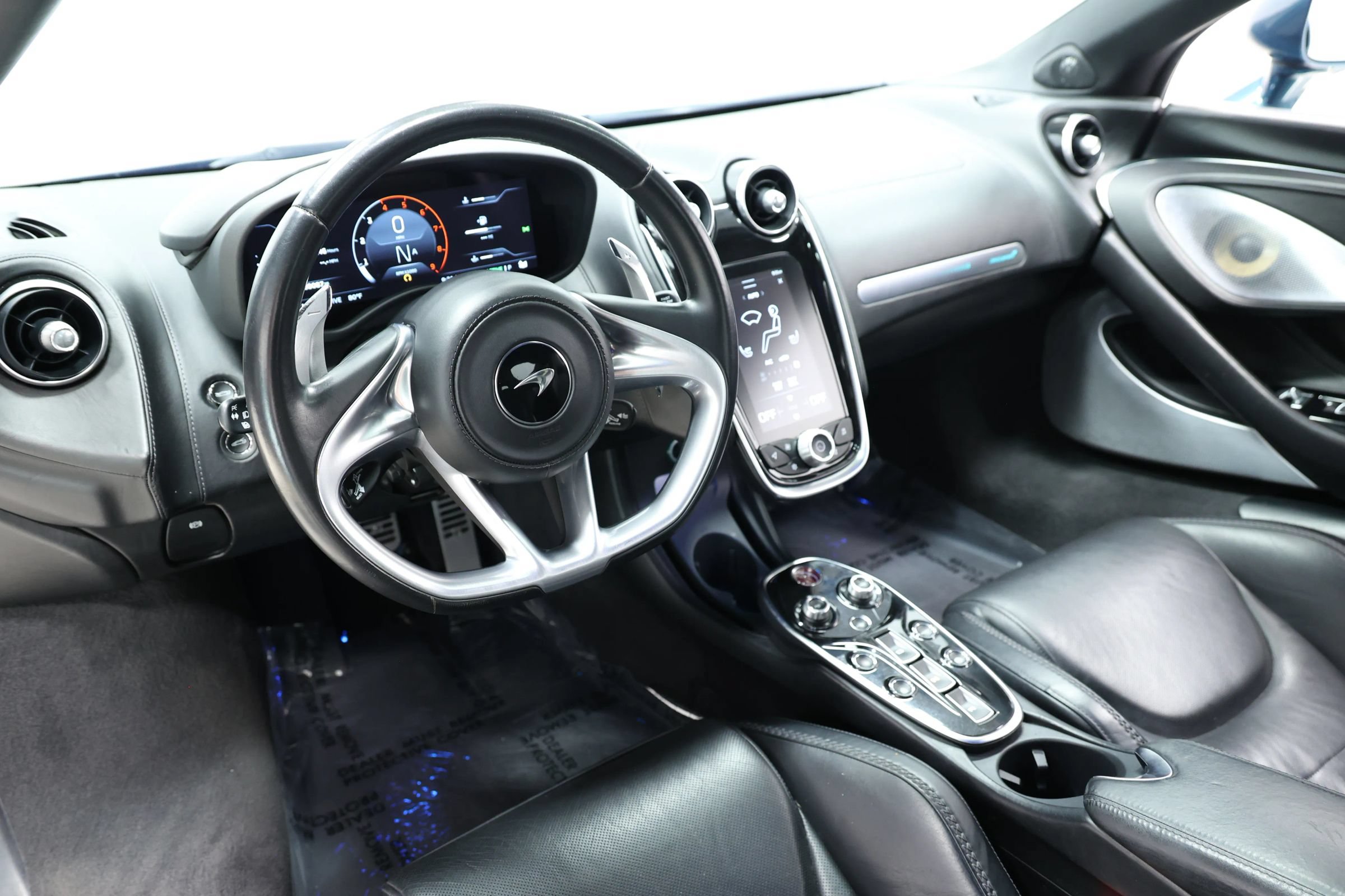 Used 2021 McLaren GT RWD image 3