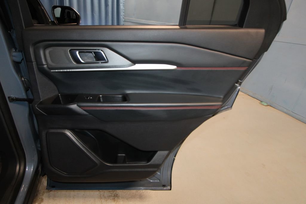 Used 2025 Ford Explorer ST-Line image 27
