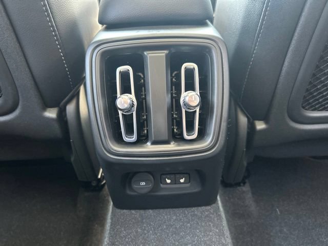 Used 2024 Volvo XC40 B5 Core AWD/4WD image 16