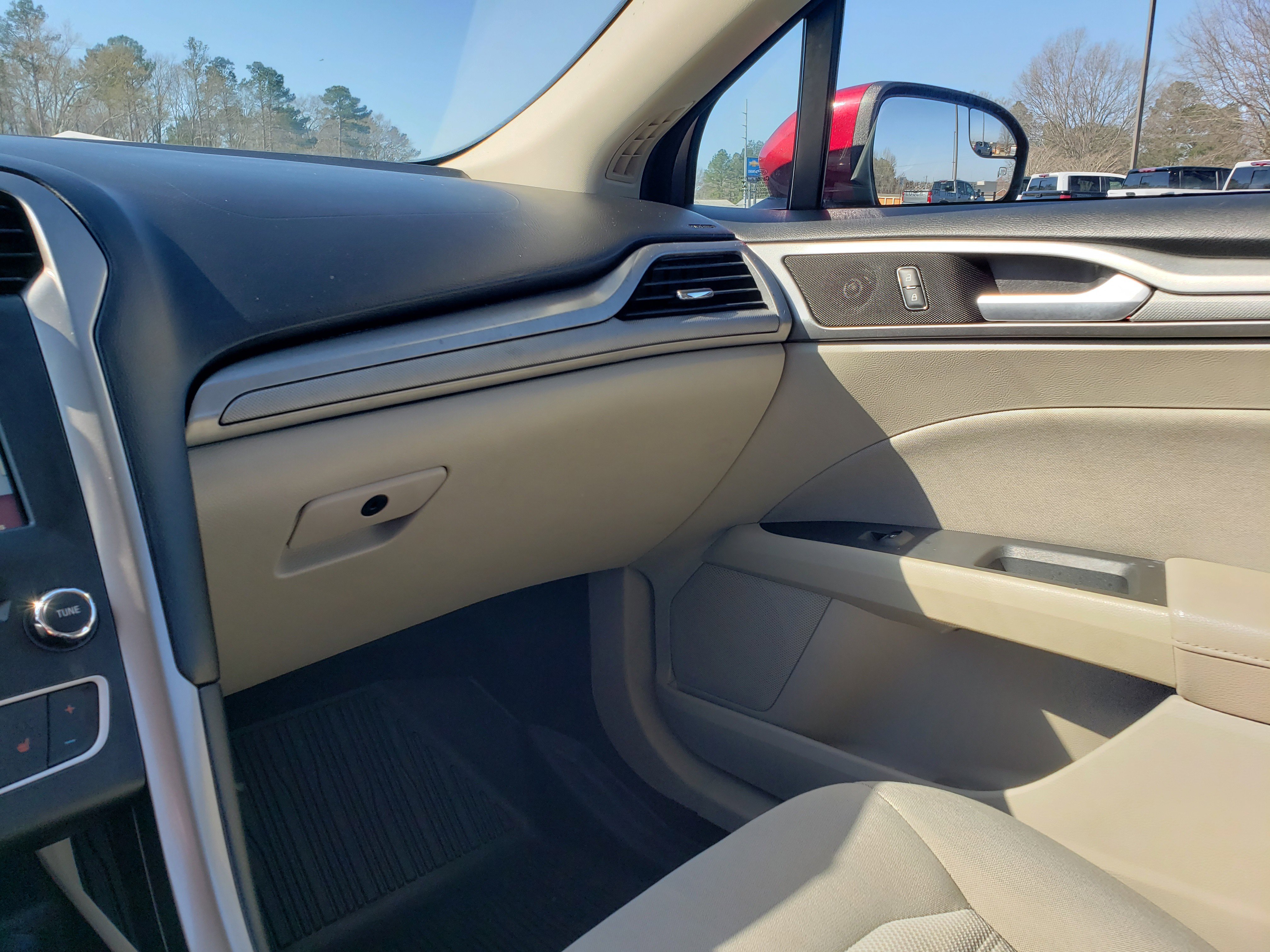 Used 2018 Ford Fusion SE w/ Fusion SE Technology Package image 25