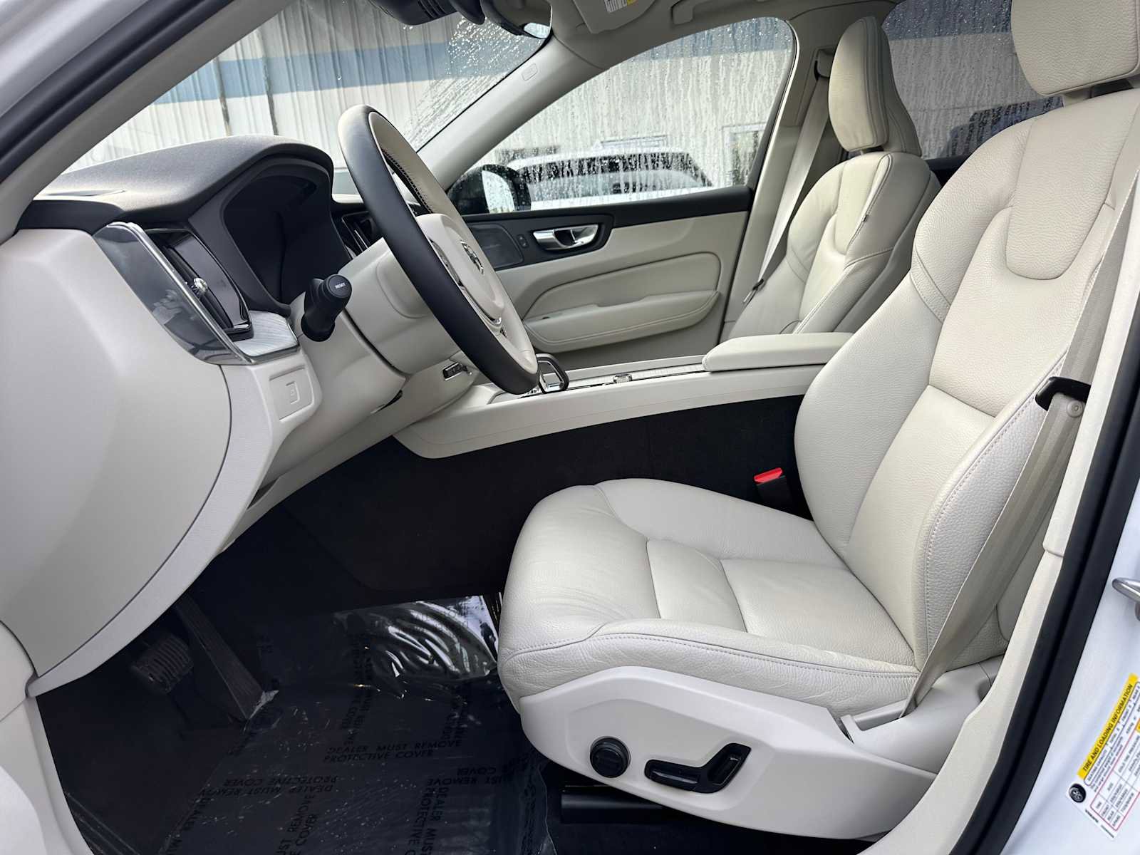 Used 2025 Volvo XC60 B5 Plus w/ Protection Package Premier image 19