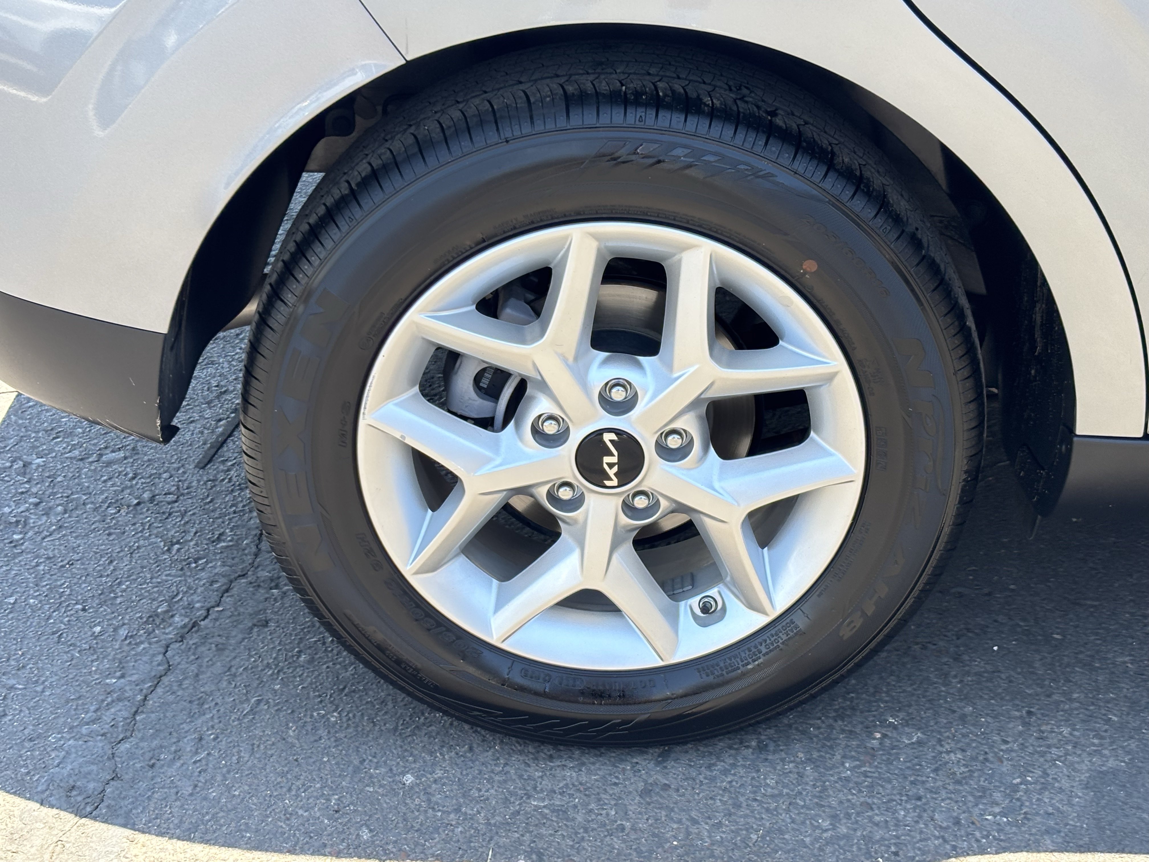 Certified 2025 Kia Soul LX w/ LX Technology Package FWD image 7