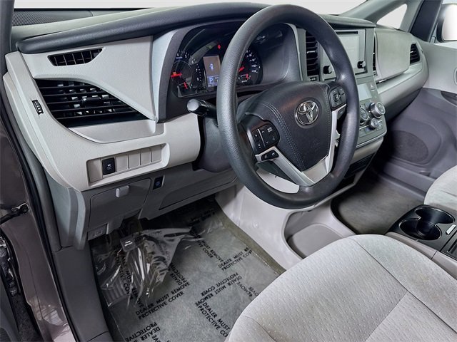 Used 2016 Toyota Sienna LE image 18