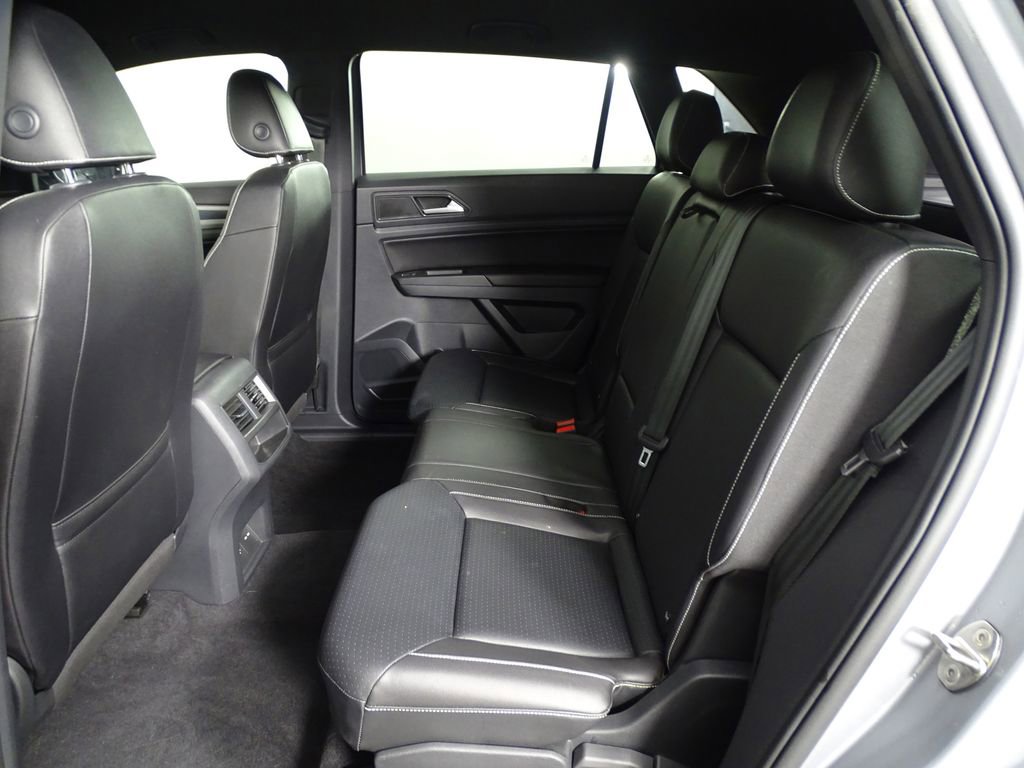 Used 2020 Volkswagen Atlas Cross Sport SE w/ Towing Package image 11