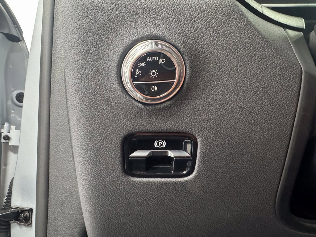 Used 2024 Mercedes-Benz GLC 300 4MATIC image 10