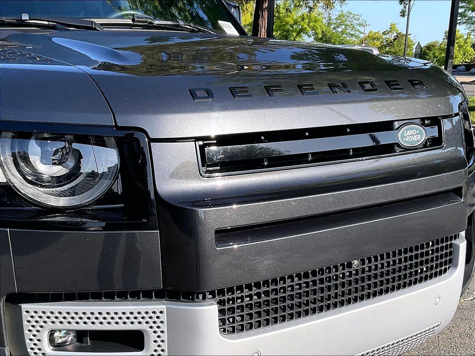 Used 2025 Land Rover Defender 110 S AWD/4WD image 33
