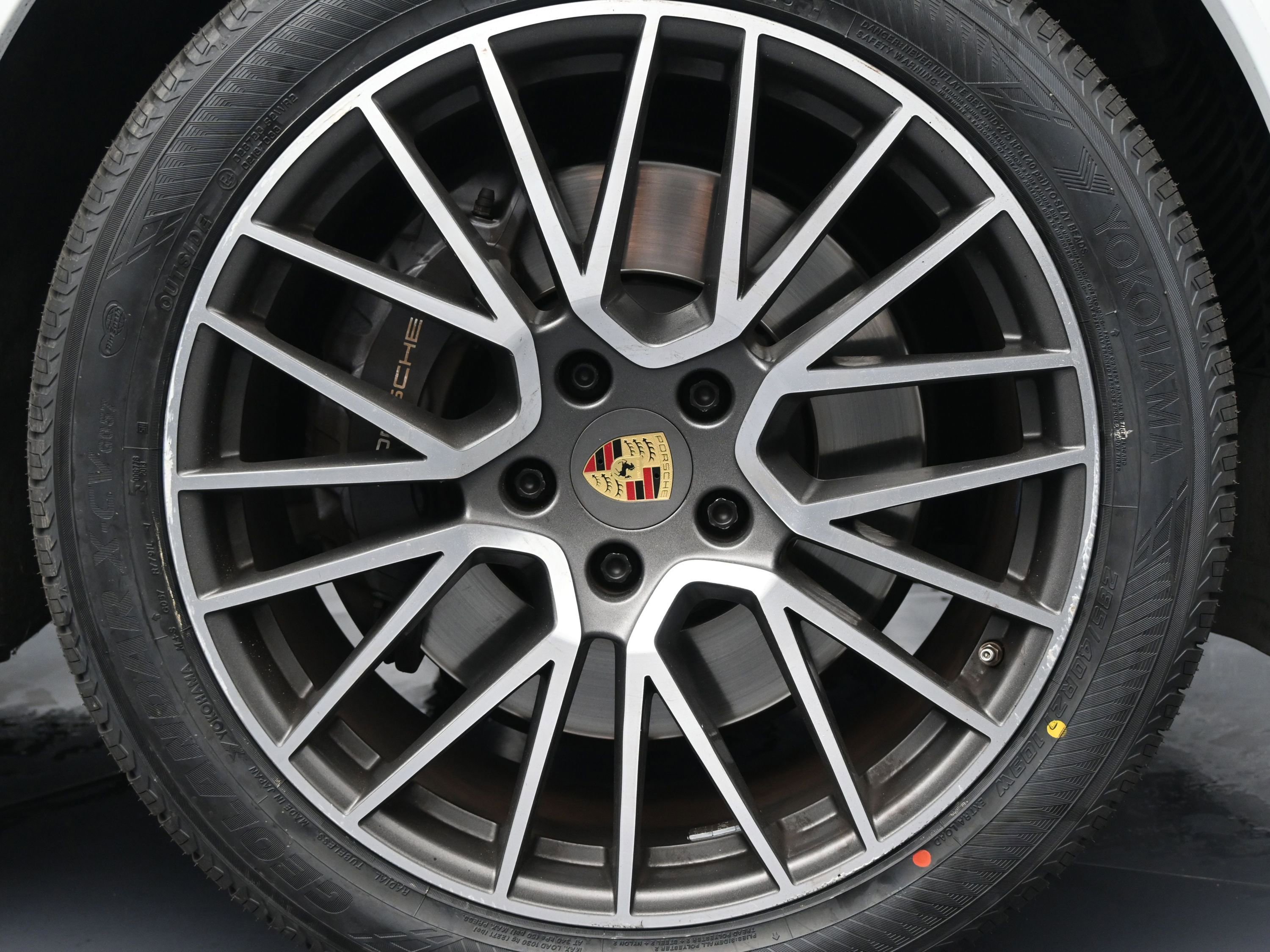 Used 2022 Porsche Cayenne image 10