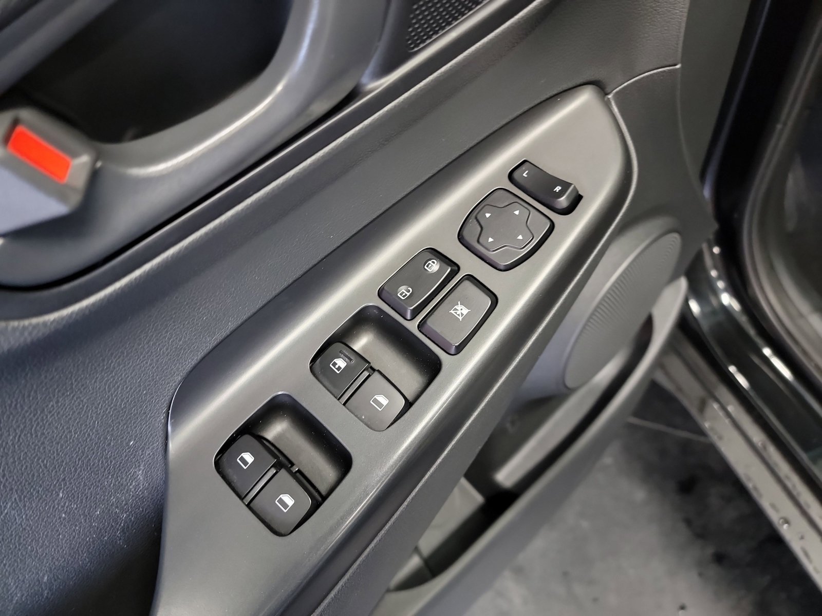 Used 2022 Hyundai Kona SEL FWD image 14
