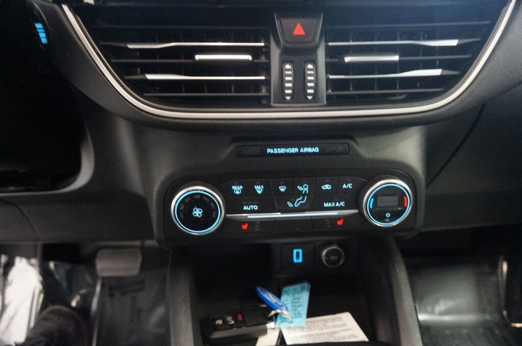Used 2020 Ford Escape SE image 11