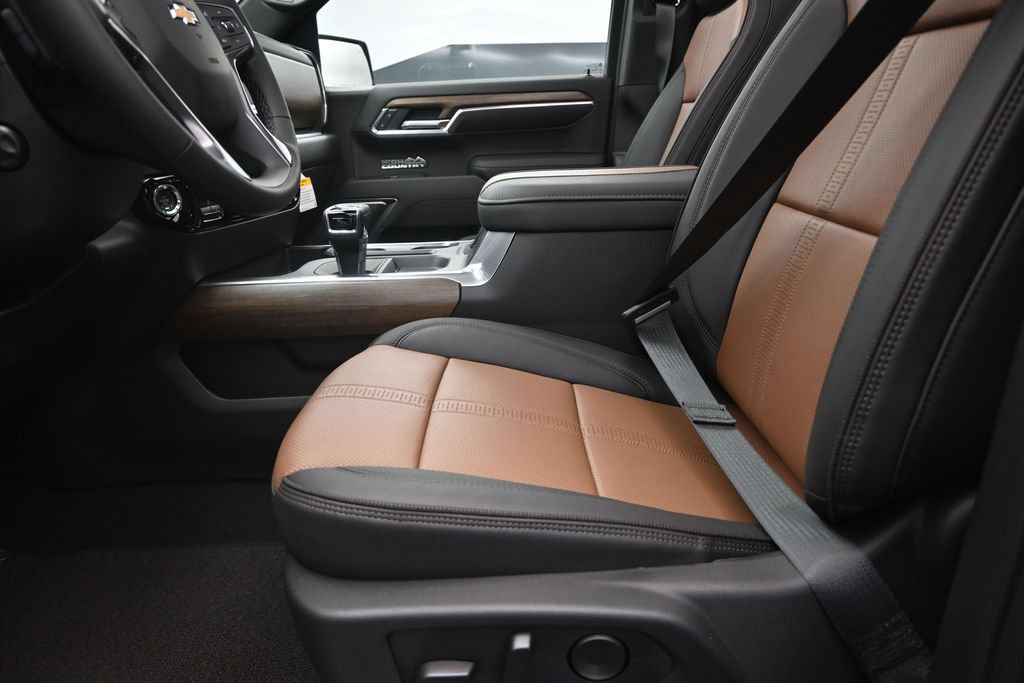 New 2026 Chevrolet Silverado 1500 High Country w/ Technology Package AWD/4WD image 13