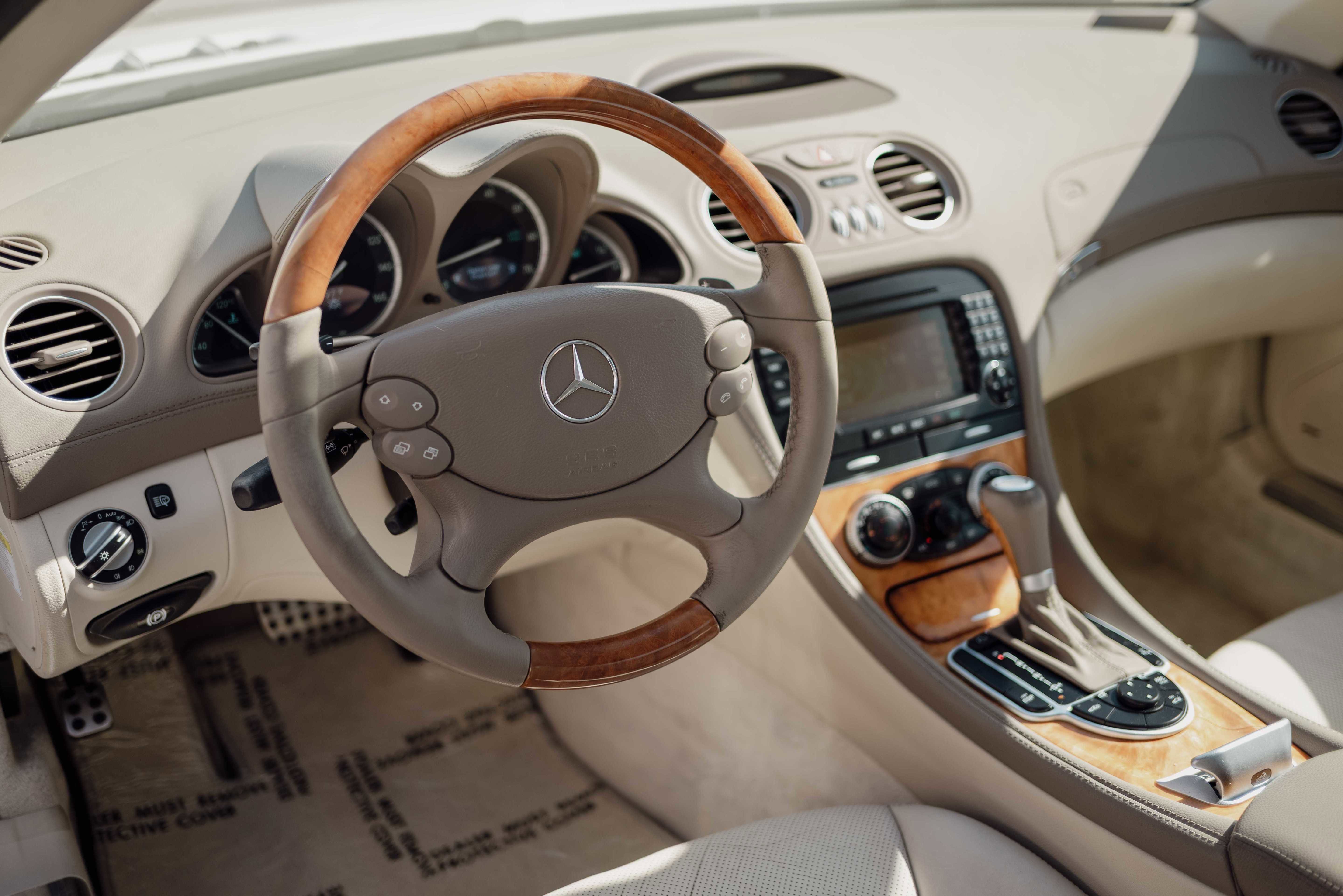 Used 2008 Mercedes-Benz SL 550 w/ P1 Pkg image 9