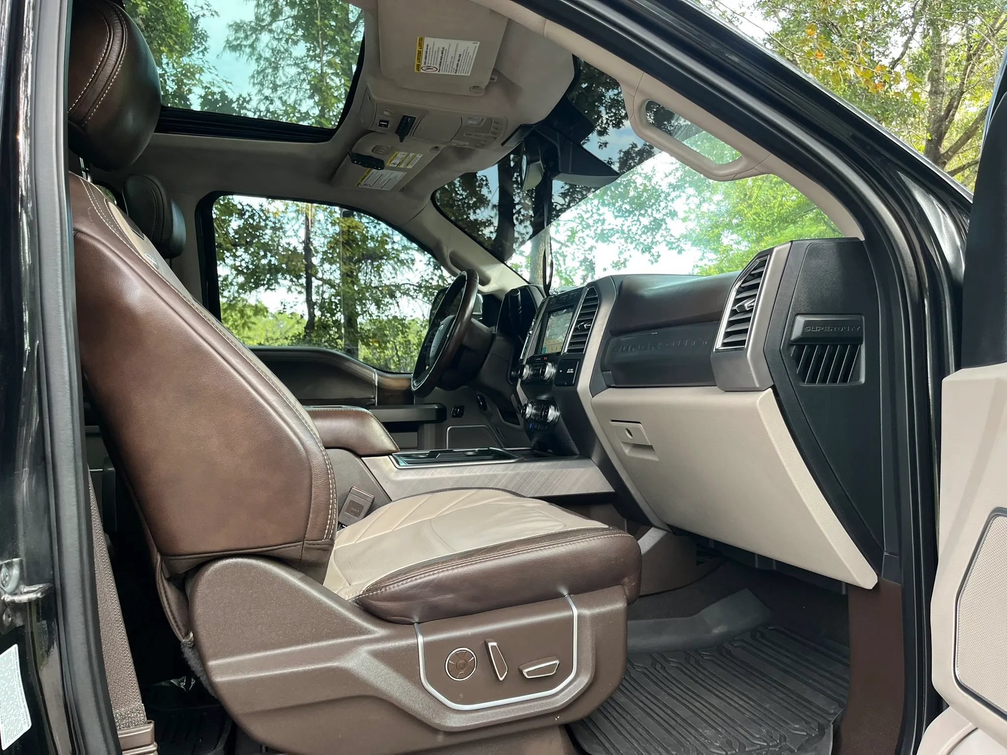 Used 2019 Ford F350 Limited AWD/4WD image 23