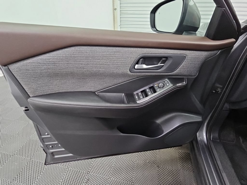 Used 2023 Nissan Rogue SV FWD image 28