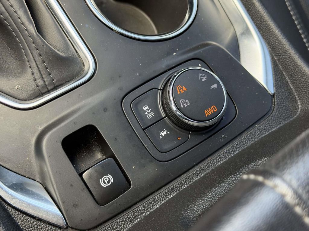 Used 2021 Chevrolet Traverse High Country AWD/4WD image 32