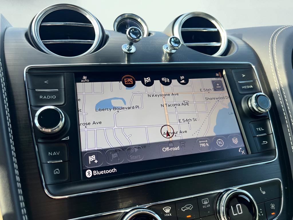 Used 2018 Bentley Bentayga AWD/4WD image 42