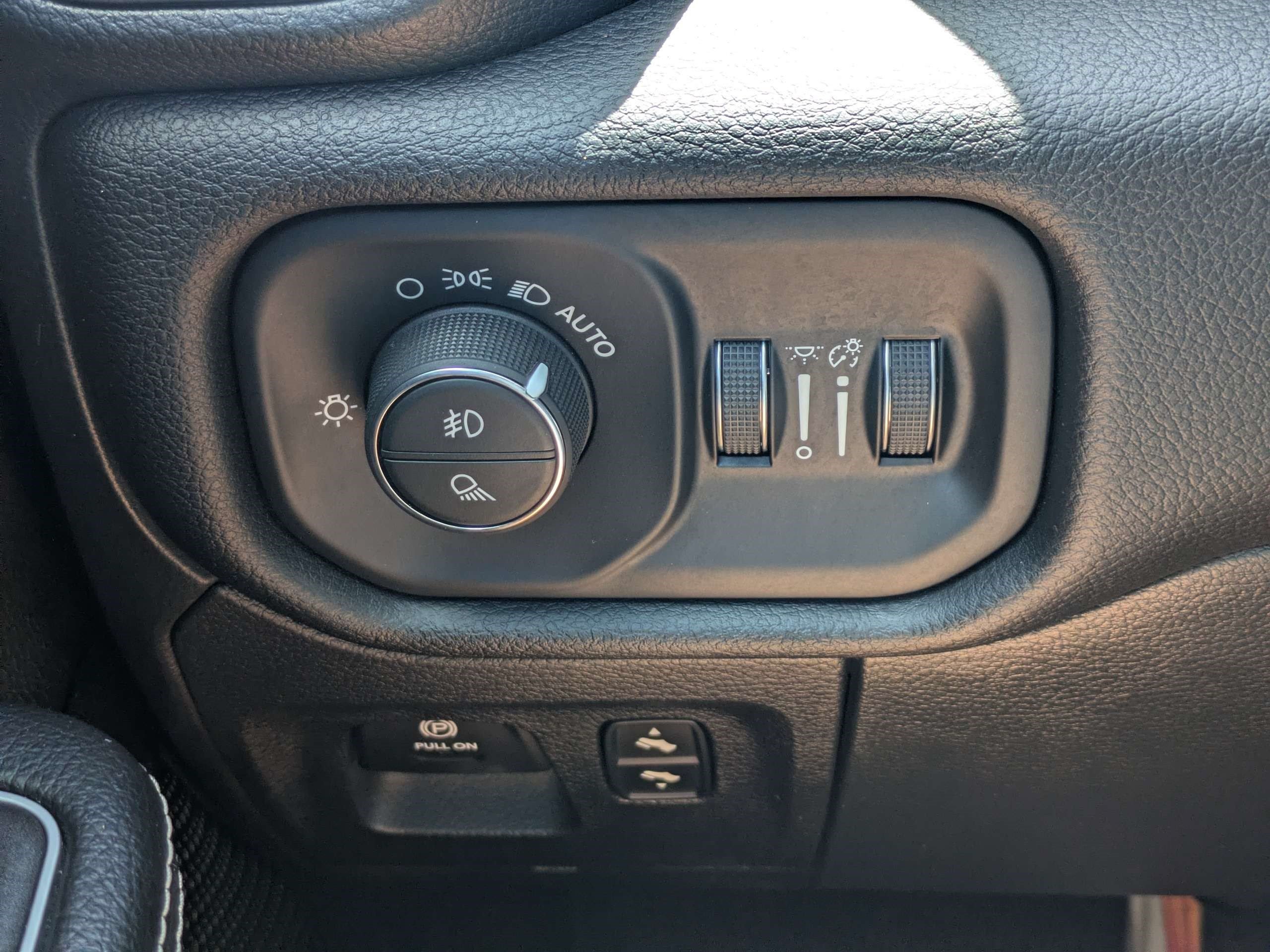 Used 2022 RAM 1500 Laramie AWD/4WD image 21