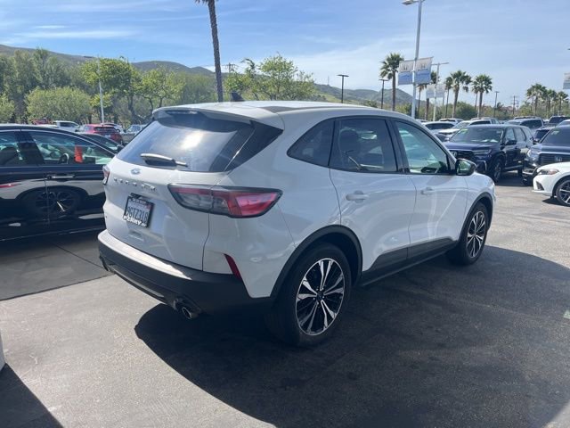 Used 2022 Ford Escape SE w/ SE Sport Appearance Package FWD image 4